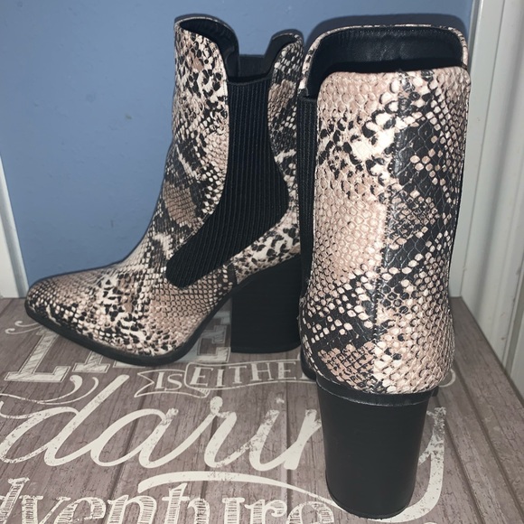 Snake Skin Booties 🐍 - Picture 5 of 5